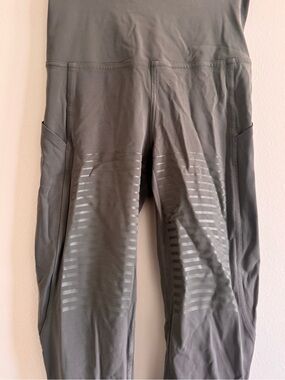 Lululemon High-Waist Olive Green reflective Athletic Leggings with Side Pockets